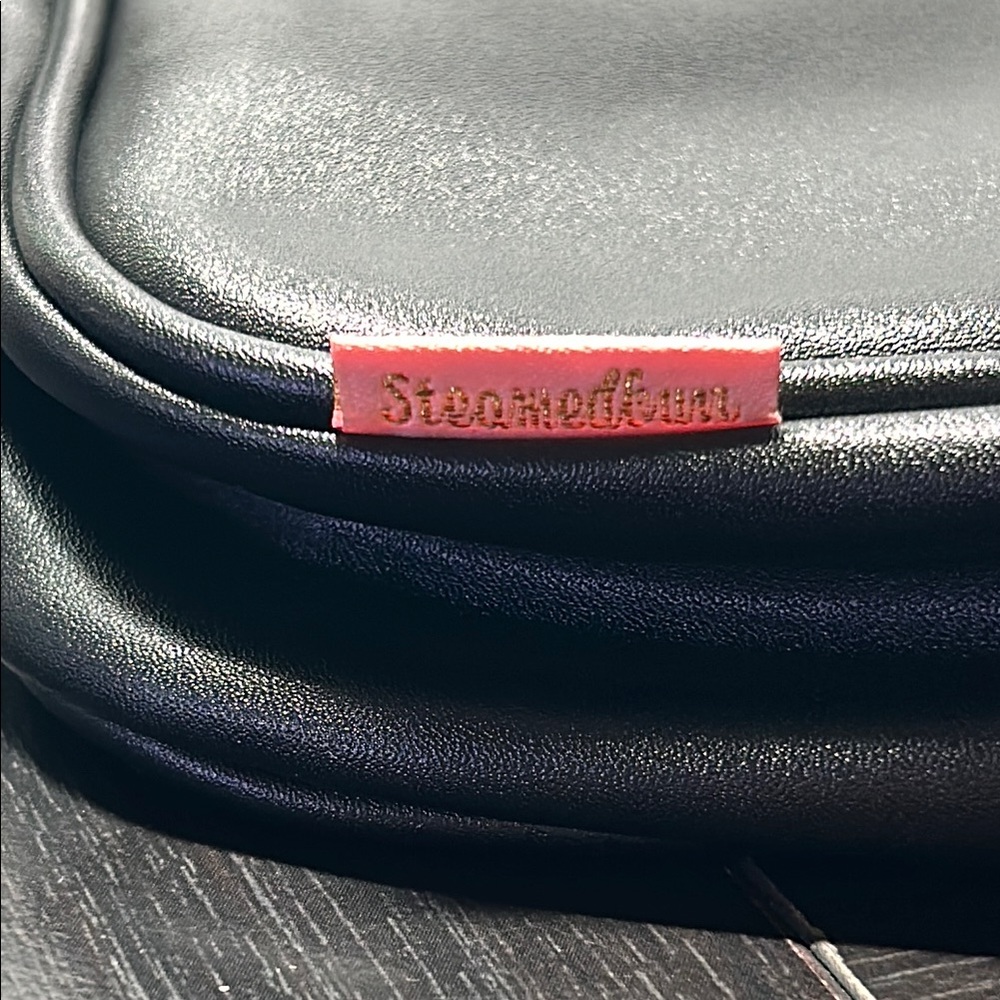 SteamedBun Black Crossbody Pin Bag with Heart - NEW - Picture 3 of 4